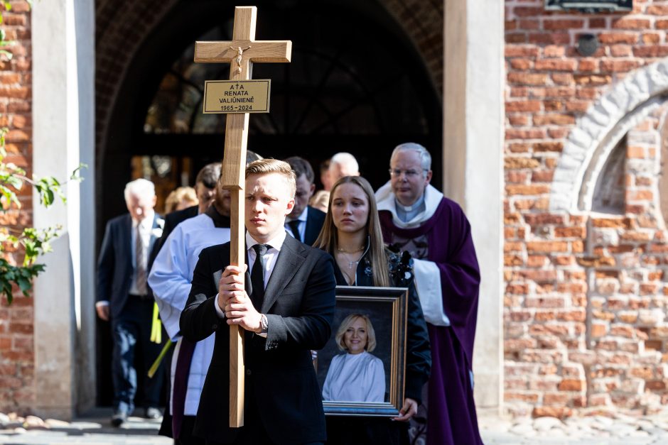 Į paskutiniąją kelionę išlydėta garsi gydytoja R. Valiūnienė