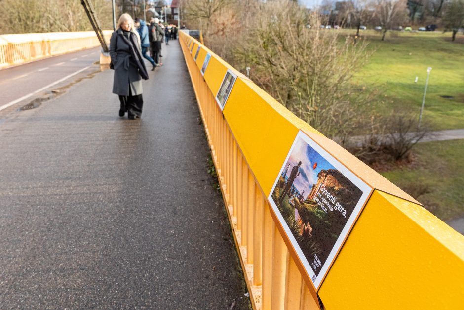 Ant tilto į Vilniaus Vingio parką – instaliacija, kviečianti rūpintis psichikos sveikata