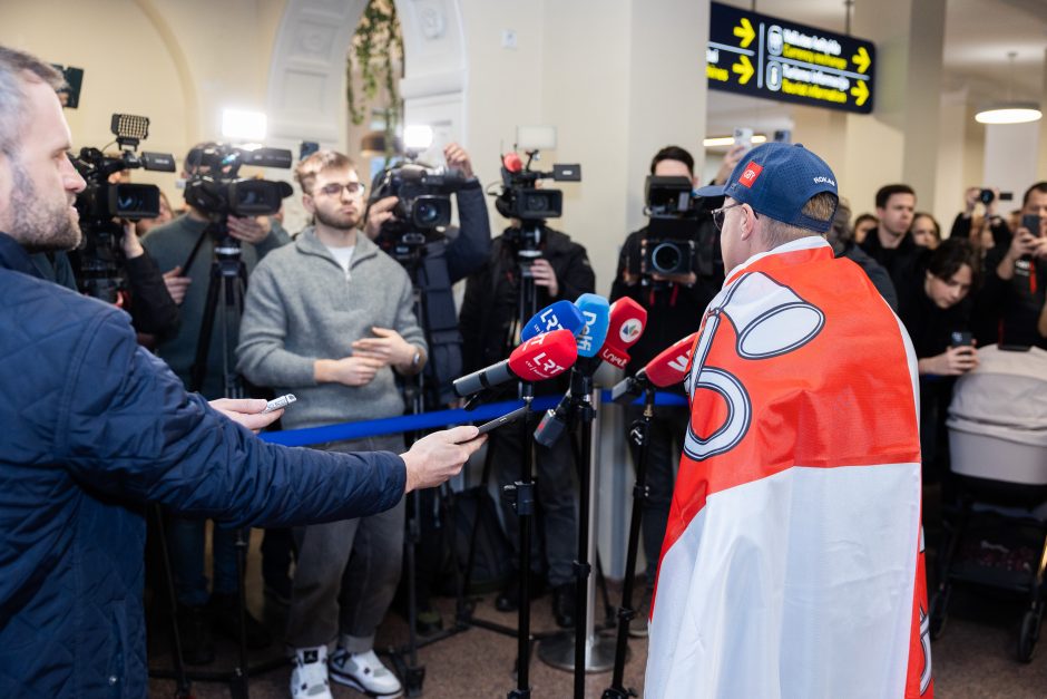 Vilniuje sutikti iš Dakaro ralio sugrįžę Rokas Baciuška ir Vaidotas Žala