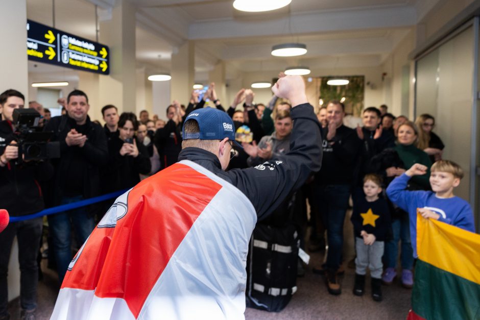 Vilniuje sutikti iš Dakaro ralio sugrįžę Rokas Baciuška ir Vaidotas Žala