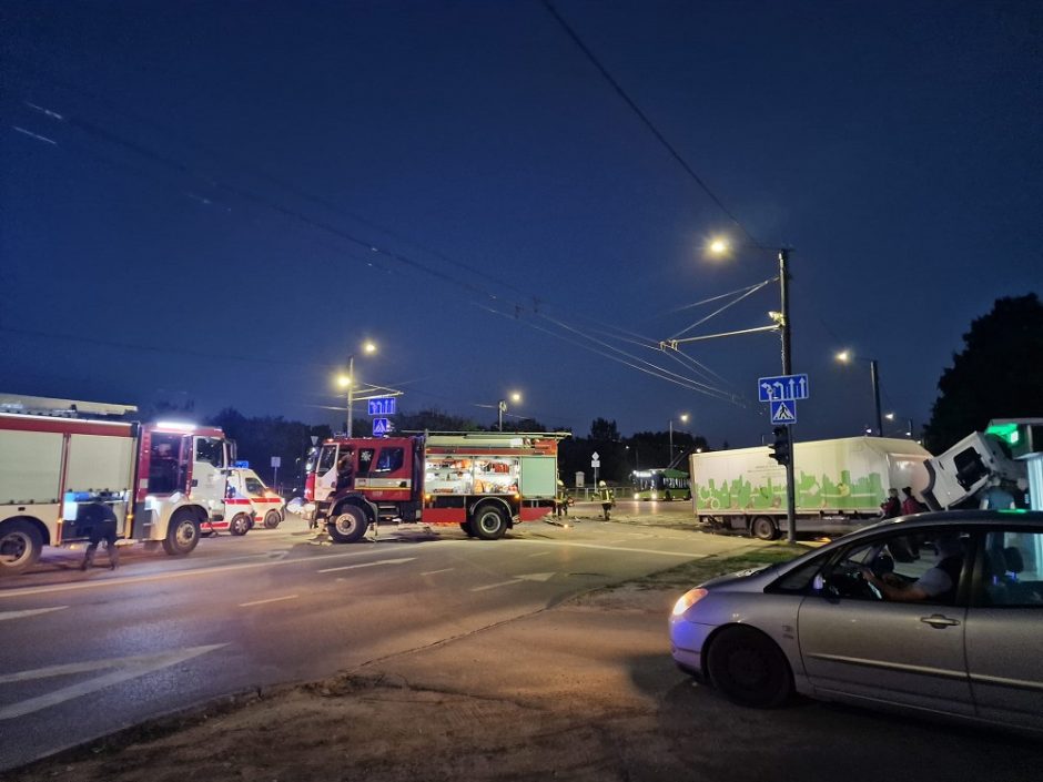 Kaune – didžiulė avarija ir spūstys: 16 sužeistųjų, traumos – sunkios