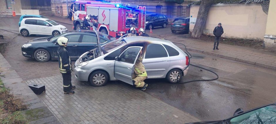 Vilniuje liepsnos rijo „Citroen“