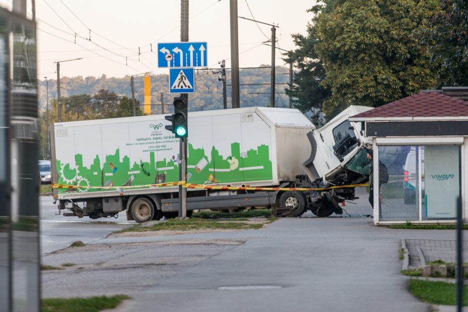 Kaune – didžiulė avarija ir spūstys: 16 sužeistųjų, traumos – sunkios