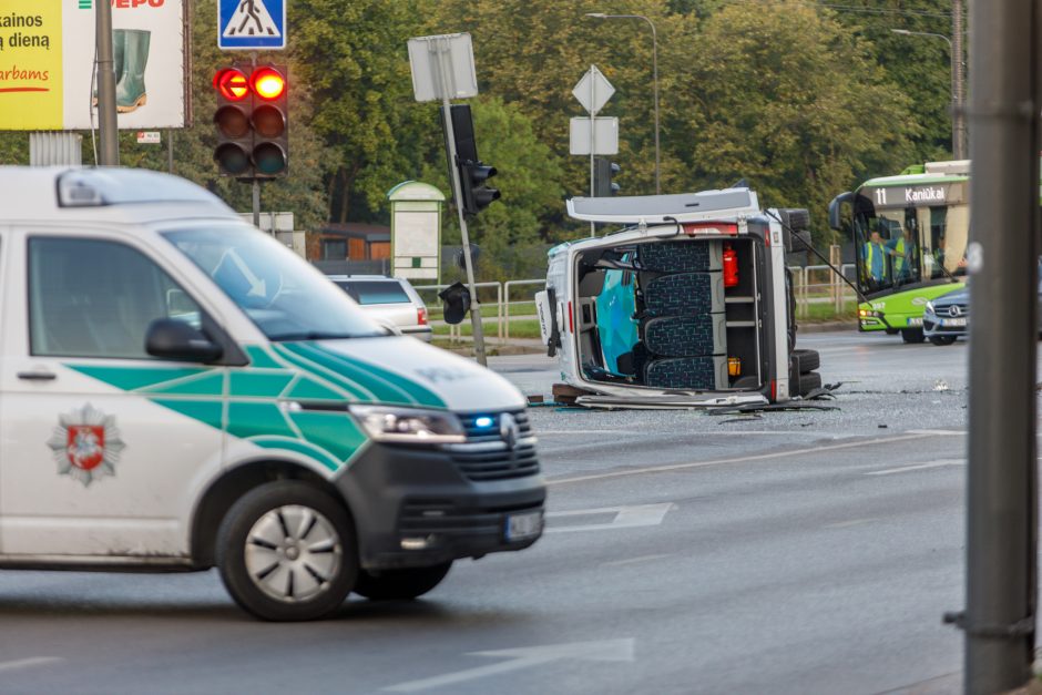 Kaune – didžiulė avarija ir spūstys: 16 sužeistųjų, traumos – sunkios