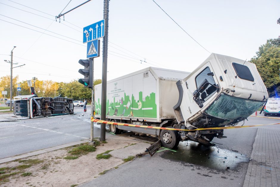 Kaune – didžiulė avarija ir spūstys: 16 sužeistųjų, traumos – sunkios