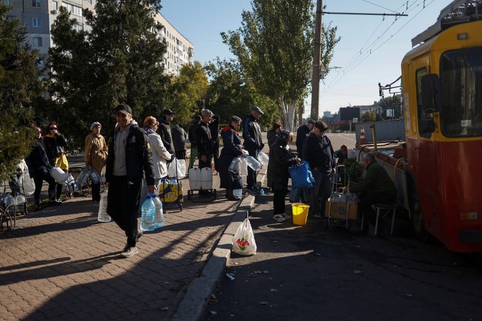 Kremliaus patikėtiniai teigia evakuojantys civilius gyventojus iš Chersono