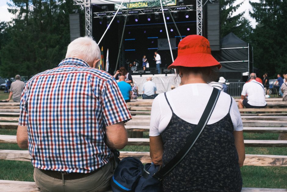 Garsusis festivalis Lekėčiuose: ir apranga, ir šakočiai – su mėlynėmis