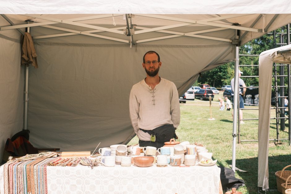 Garsusis festivalis Lekėčiuose: ir apranga, ir šakočiai – su mėlynėmis