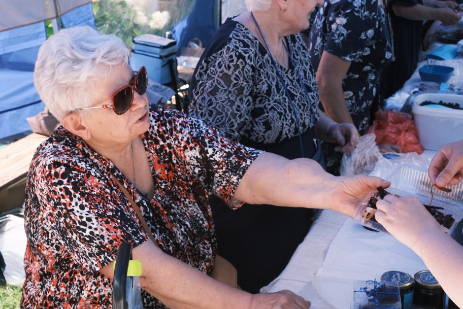 Garsusis festivalis Lekėčiuose: ir apranga, ir šakočiai – su mėlynėmis