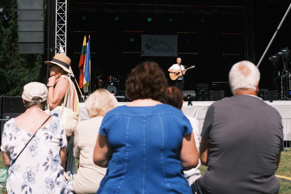 Garsusis festivalis Lekėčiuose: ir apranga, ir šakočiai – su mėlynėmis