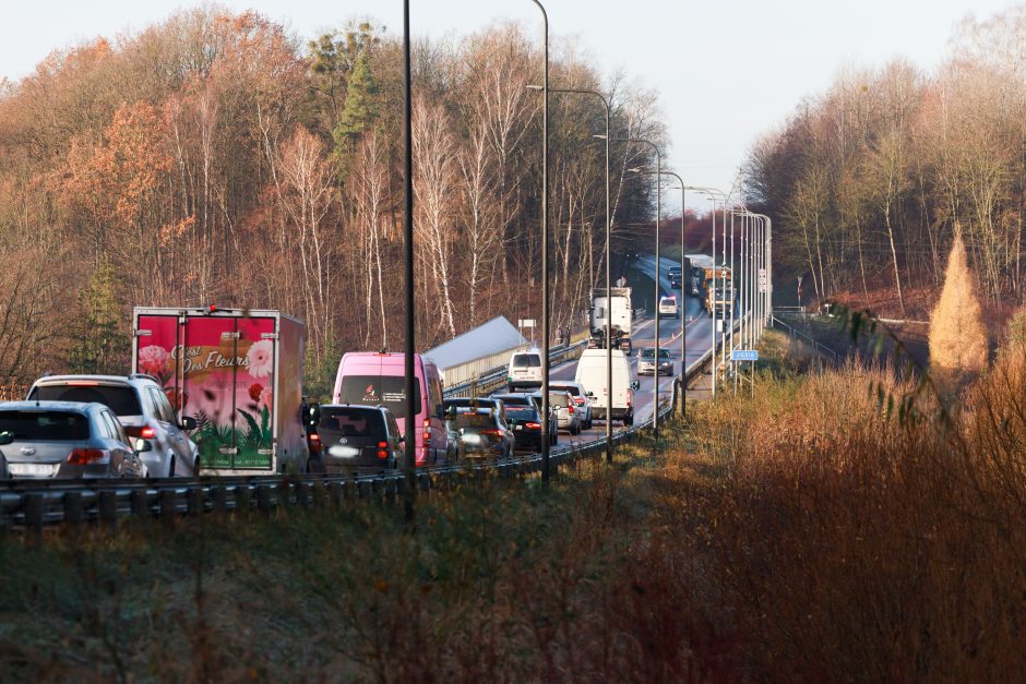 Kauno gatvėse – sudėtinga situacija: vėluoja viešasis transportas