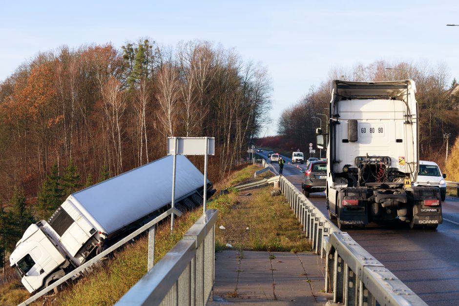 Kauno gatvėse – sudėtinga situacija: vėluoja viešasis transportas