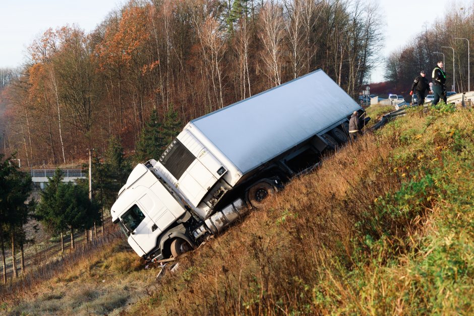 Kauno gatvėse – sudėtinga situacija: vėluoja viešasis transportas