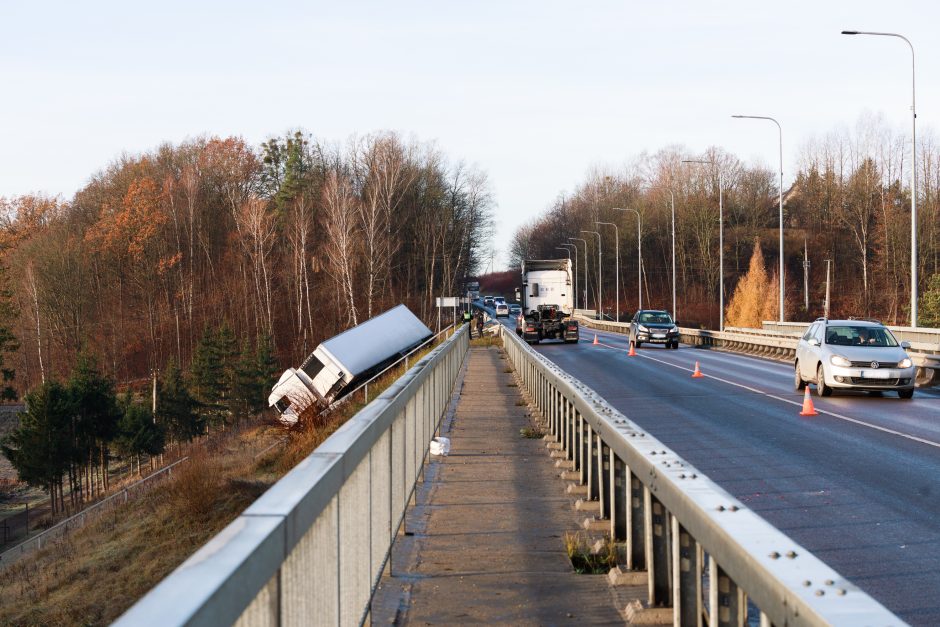 Kauno gatvėse – sudėtinga situacija: vėluoja viešasis transportas