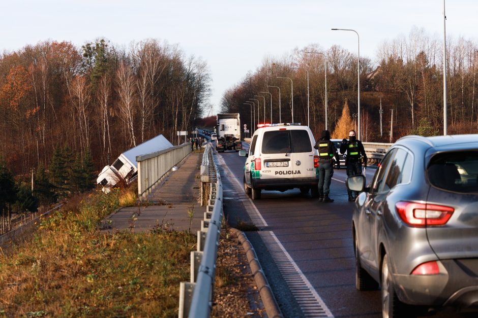 Kauno gatvėse – sudėtinga situacija: vėluoja viešasis transportas