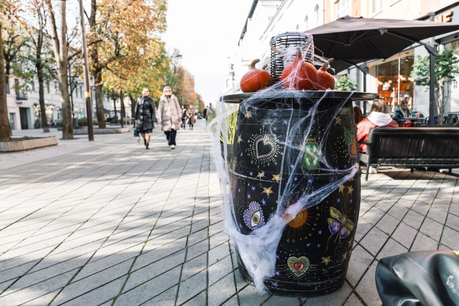 Pirmieji Helovino akcentai: miesto centre verslai jau rikiuoja moliūgėlius