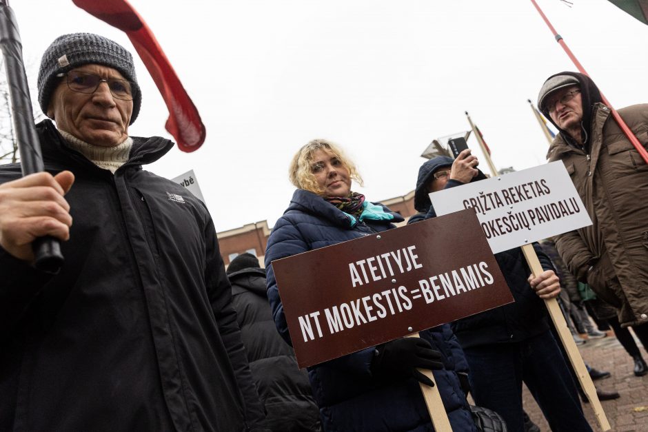 Protestas dėl NT mokesčio: jeigu matysiu, kad iš manęs atima namus, aš juos sudeginsiu