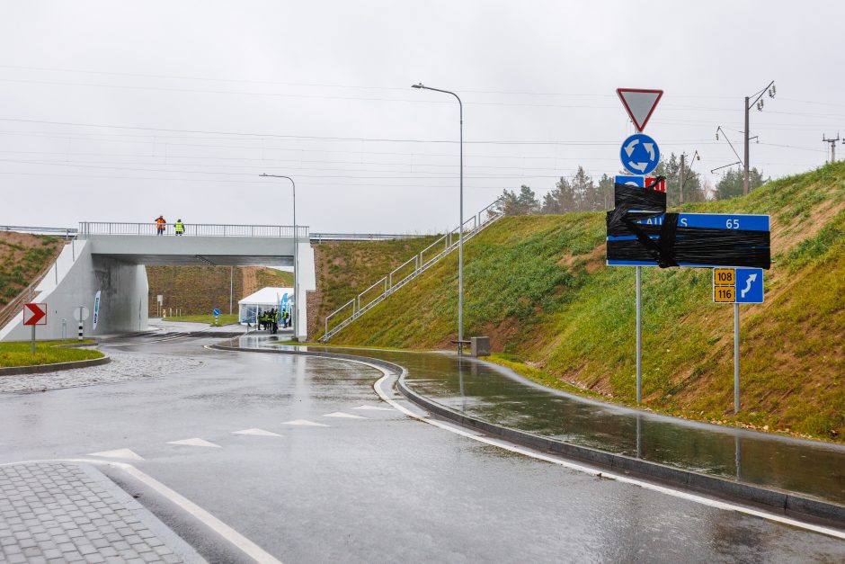 Atidarytas naujas tunelis ties Vievio geležinkelio pervaža