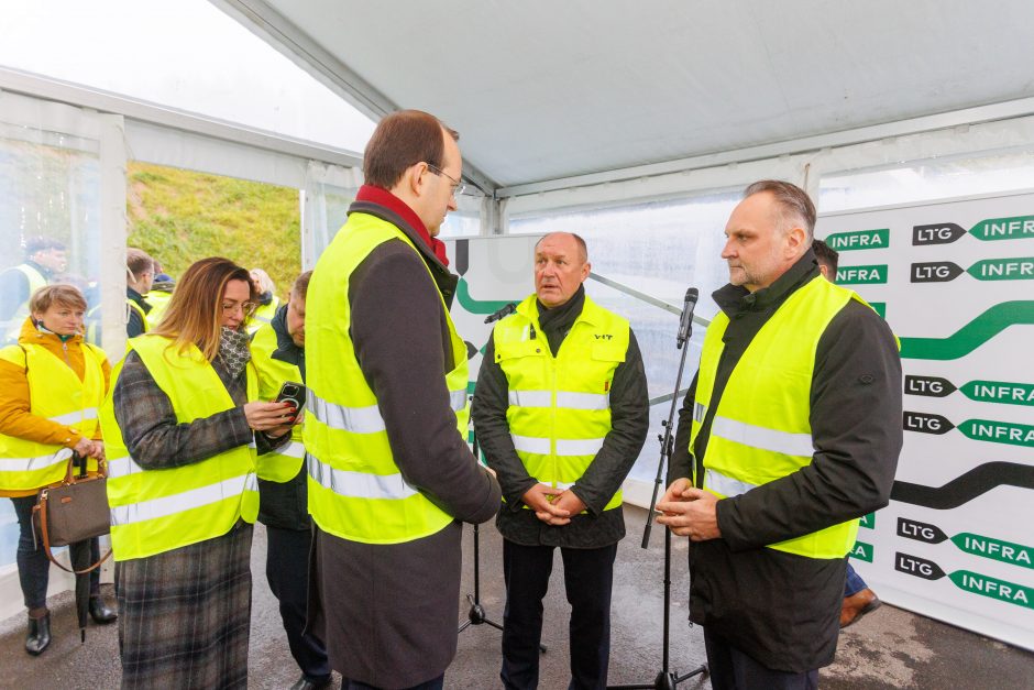 Atidarytas naujas tunelis ties Vievio geležinkelio pervaža