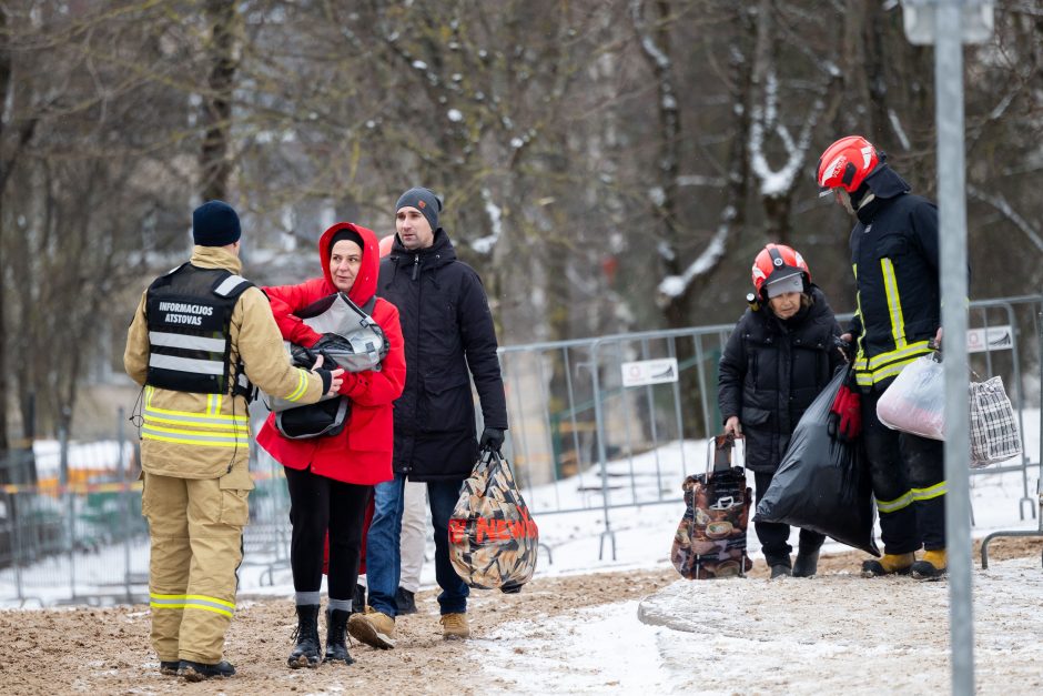 Pareigūnai neigia gandus: į vėliau sprogusį Viršuliškių daugiabutį vyko dėl kitos priežasties