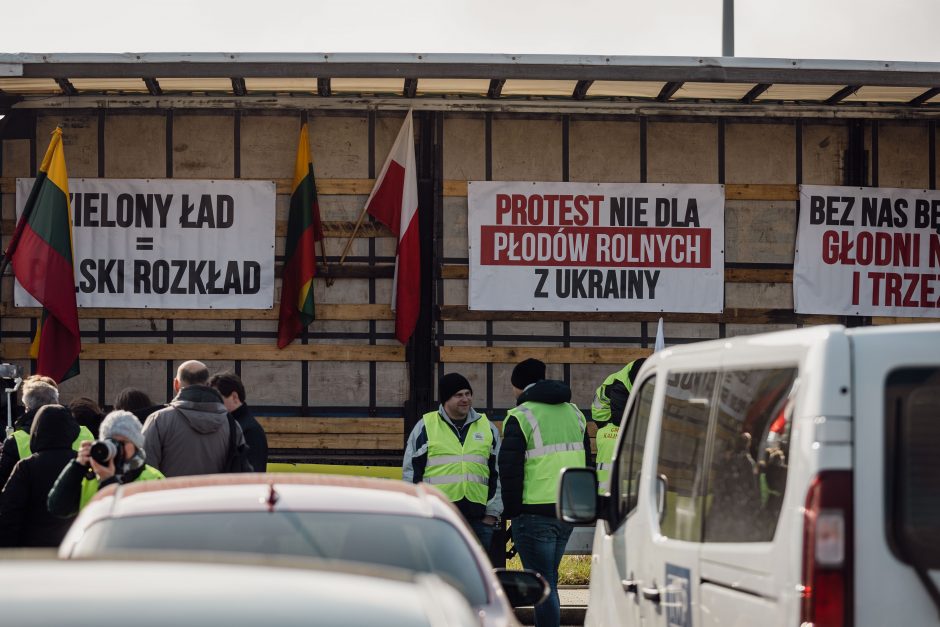 Lenkų ūkininkams blokuojant kelią D. Tuskas Vilniuje susitiks su Lietuvos vadovais