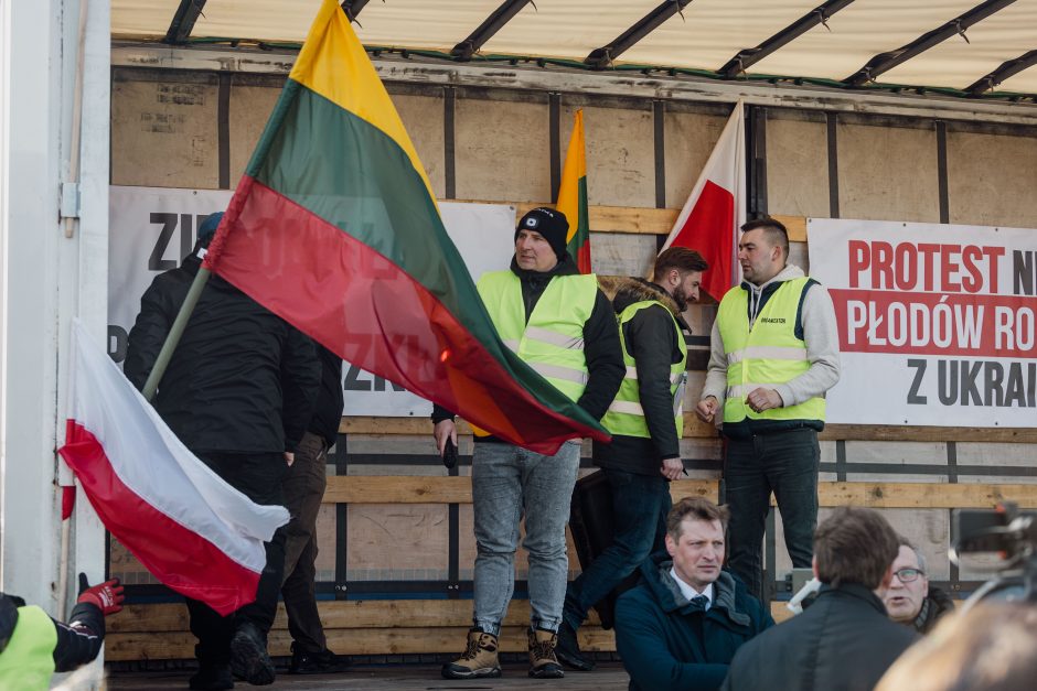 Lenkų ūkininkams blokuojant kelią D. Tuskas Vilniuje susitiks su Lietuvos vadovais