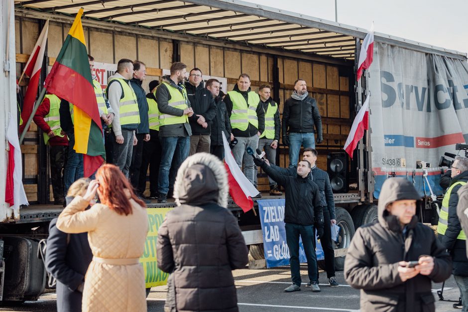 Lenkų ūkininkams blokuojant kelią D. Tuskas Vilniuje susitiks su Lietuvos vadovais