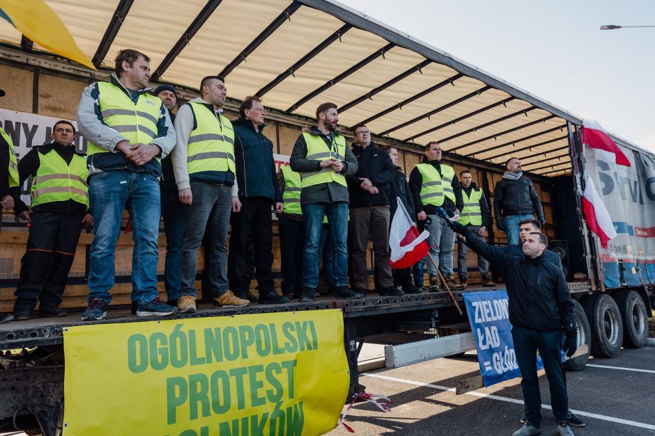 Lenkų ūkininkams blokuojant kelią D. Tuskas Vilniuje susitiks su Lietuvos vadovais