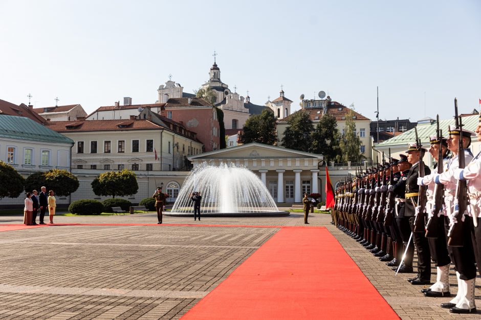 Susitikęs su Albanijos prezidentu G. Nausėda pabrėžė gynybos finansavimo svarbą