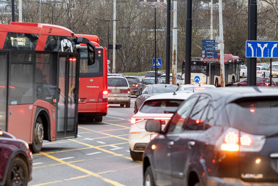 Vilniuje – prieššventinės automobilių spūstys