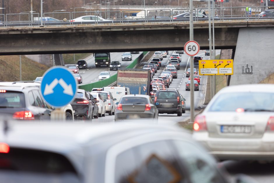 Vilniuje – prieššventinės automobilių spūstys