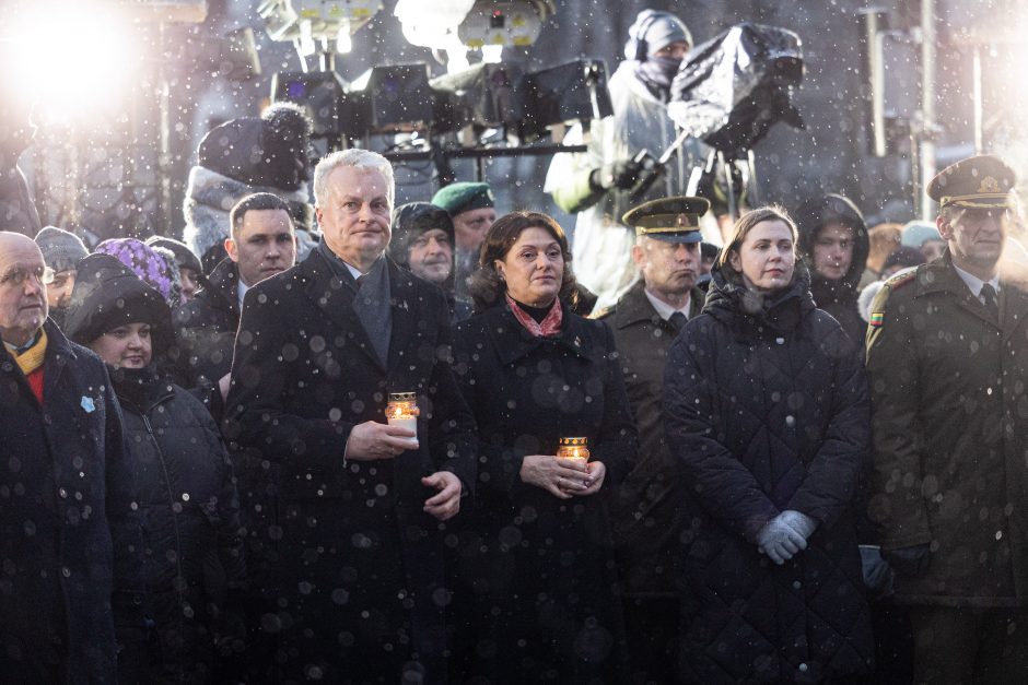 Atminimo laužų uždegimo ceremonija prie Vilniaus televizijos bokšto