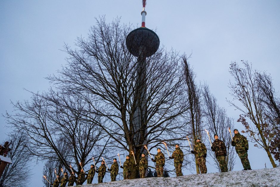 Atminimo laužų uždegimo ceremonija prie Vilniaus televizijos bokšto