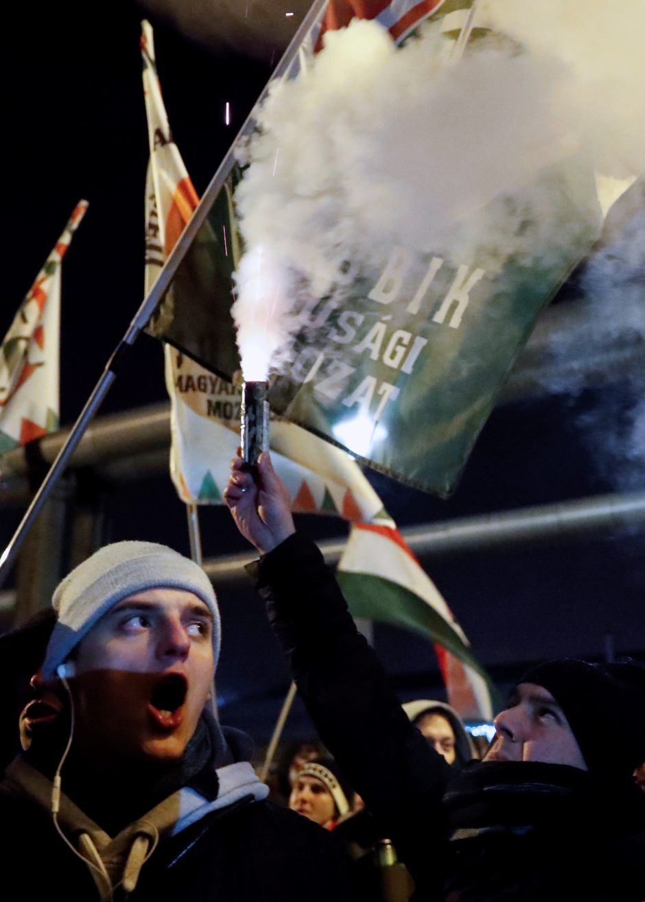 Vengrijoje protestuojančius parlamentarus išmetė iš valstybės transliuotojo būstinės