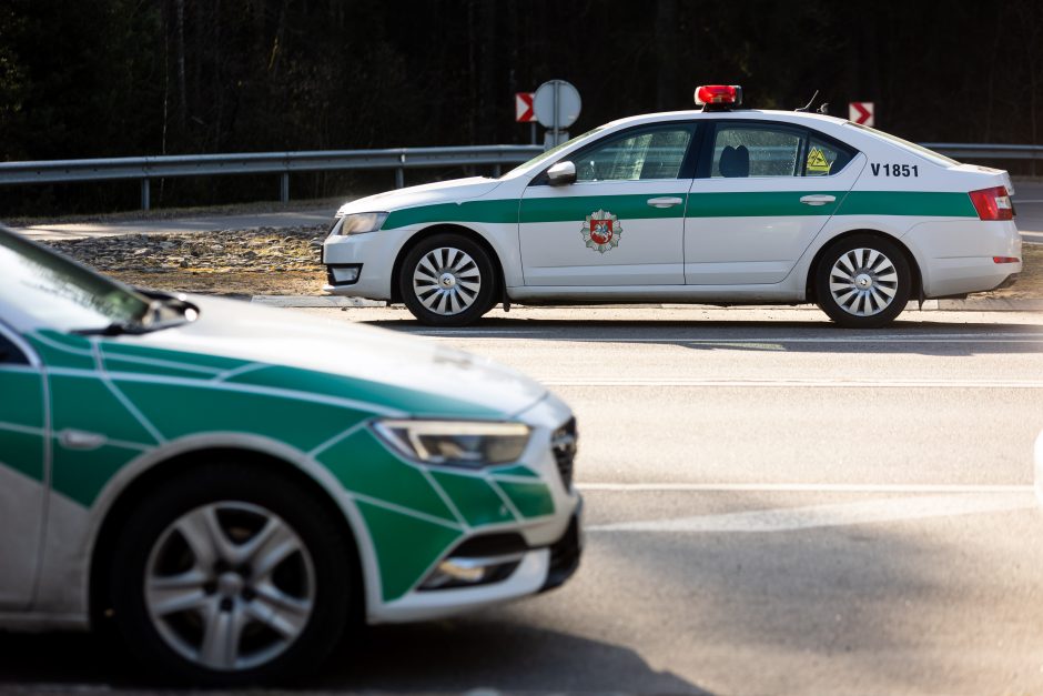 Kaune policijos pareigūnas sukėlė avarinę situaciją: nukentėjo autobuso keleivė