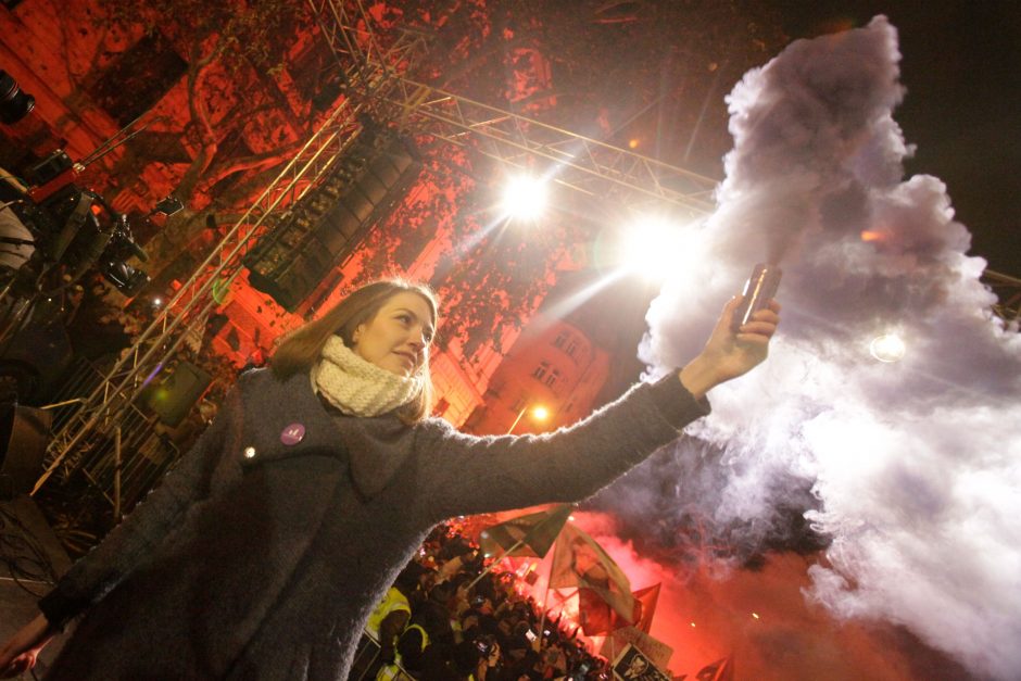 Vengrijoje protestuojančius parlamentarus išmetė iš valstybės transliuotojo būstinės