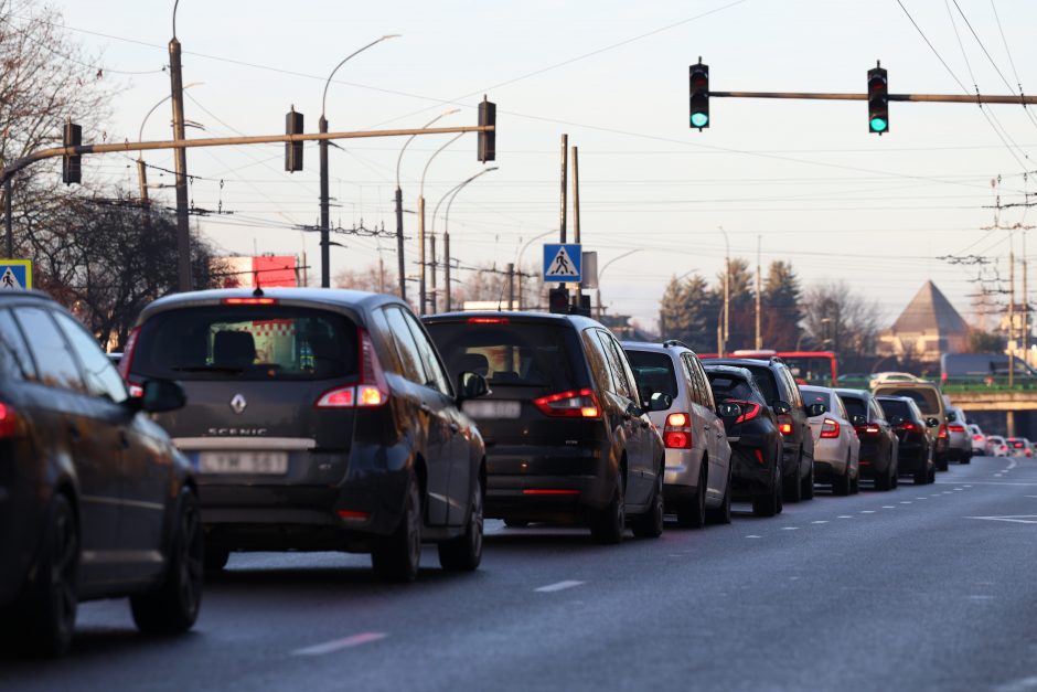 Kauno gatvėse – sudėtinga situacija: vėluoja viešasis transportas