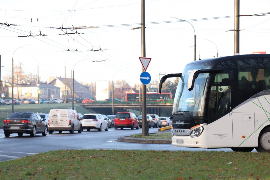 Kauno gatvėse – sudėtinga situacija: vėluoja viešasis transportas