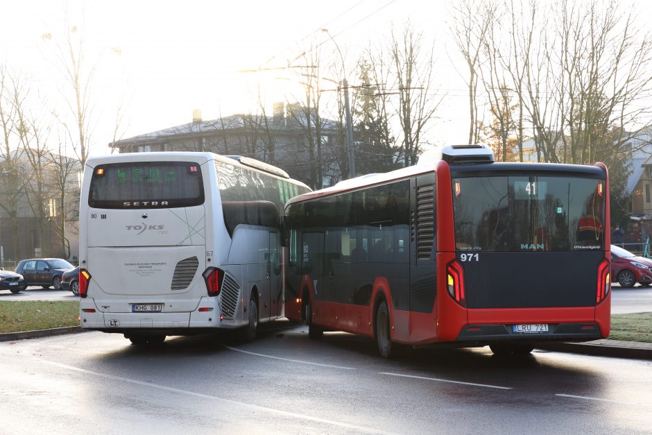 Kauno gatvėse – sudėtinga situacija: vėluoja viešasis transportas