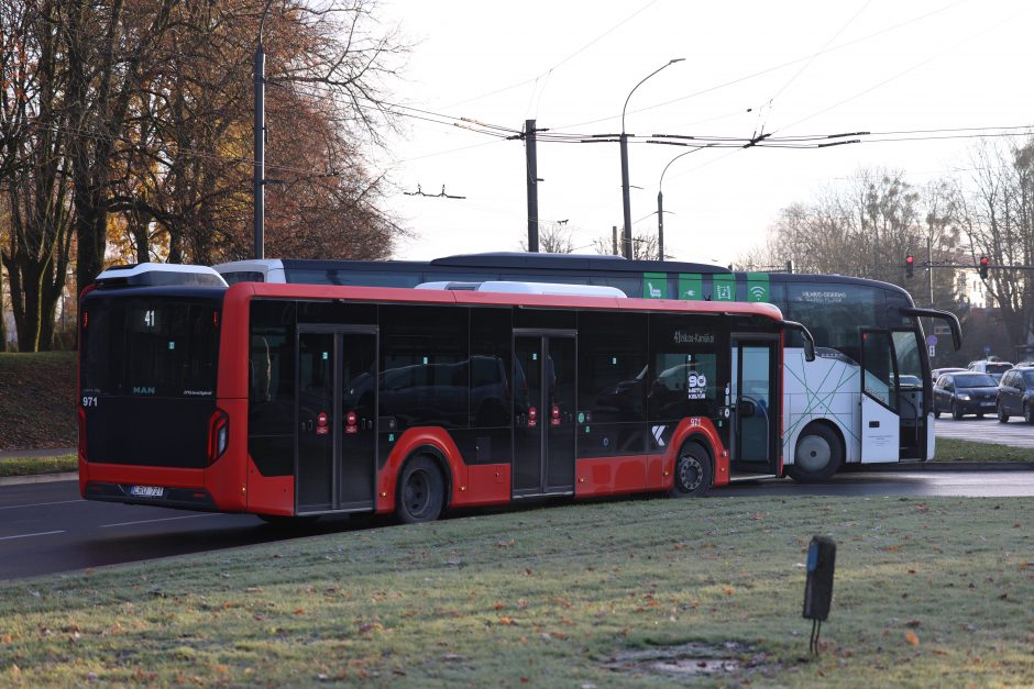 Kauno gatvėse – sudėtinga situacija: vėluoja viešasis transportas