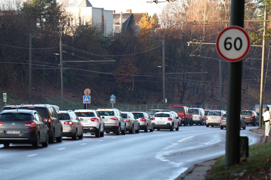 Kauno gatvėse – sudėtinga situacija: vėluoja viešasis transportas