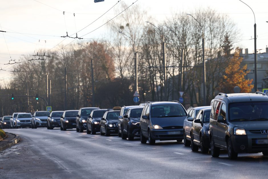 Kauno gatvėse – sudėtinga situacija: vėluoja viešasis transportas