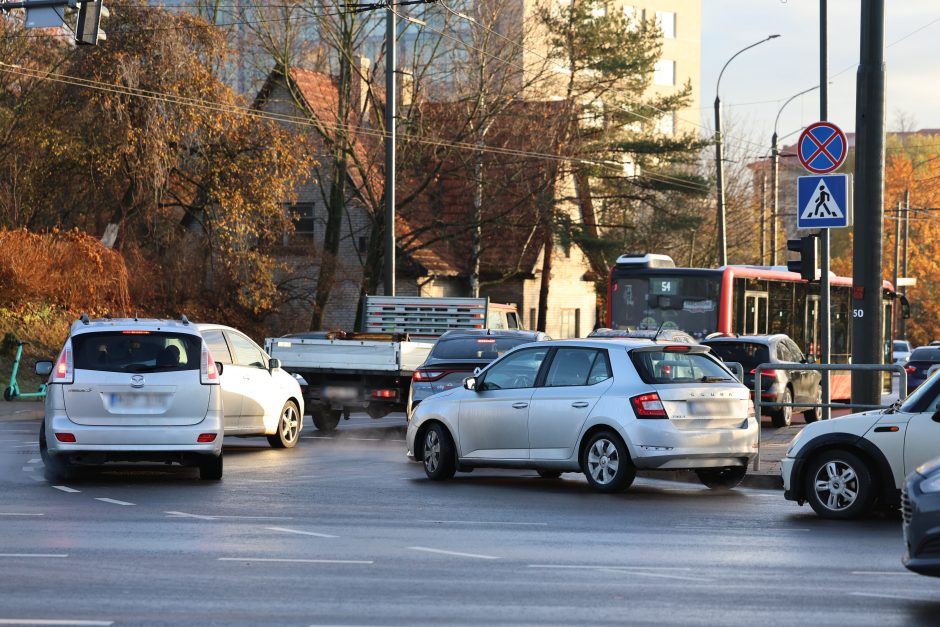 Kauno gatvėse – sudėtinga situacija: vėluoja viešasis transportas