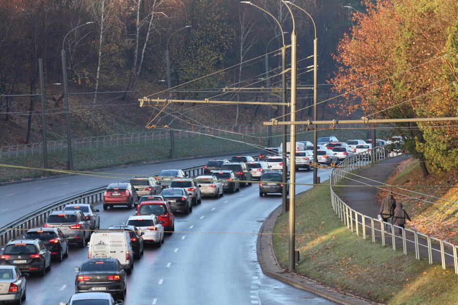 Kauno gatvėse – sudėtinga situacija: vėluoja viešasis transportas