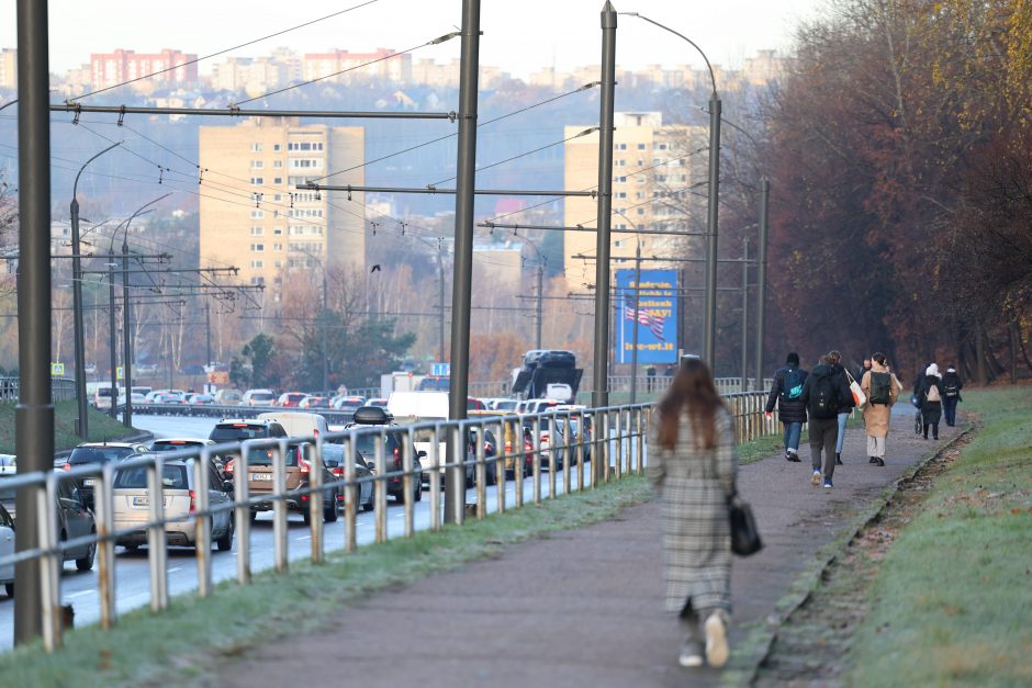 Kauno gatvėse – sudėtinga situacija: vėluoja viešasis transportas