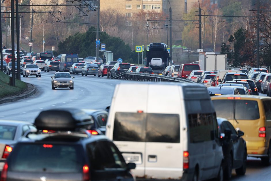 Kauno gatvėse – sudėtinga situacija: vėluoja viešasis transportas