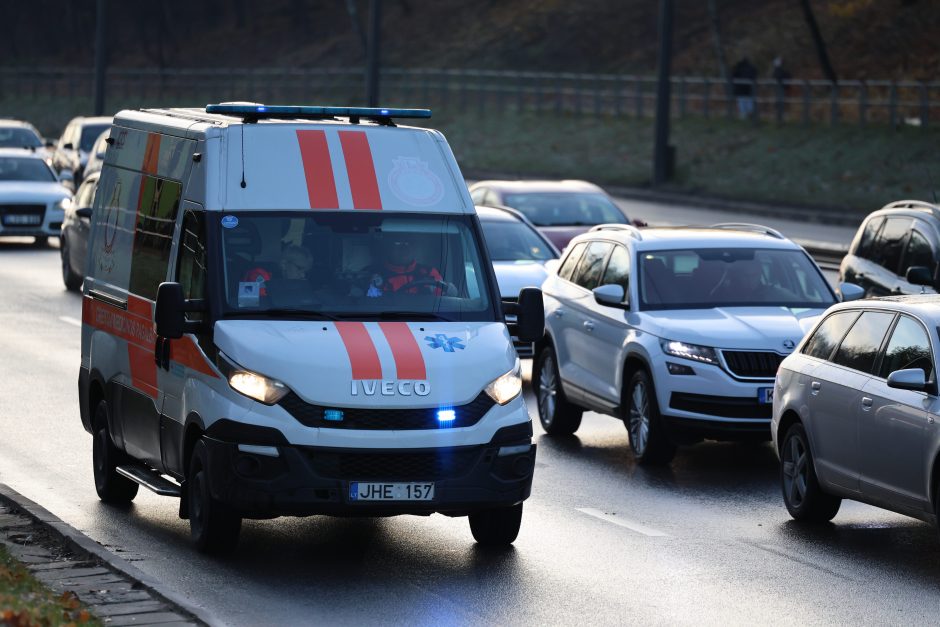 Kauno gatvėse – sudėtinga situacija: vėluoja viešasis transportas