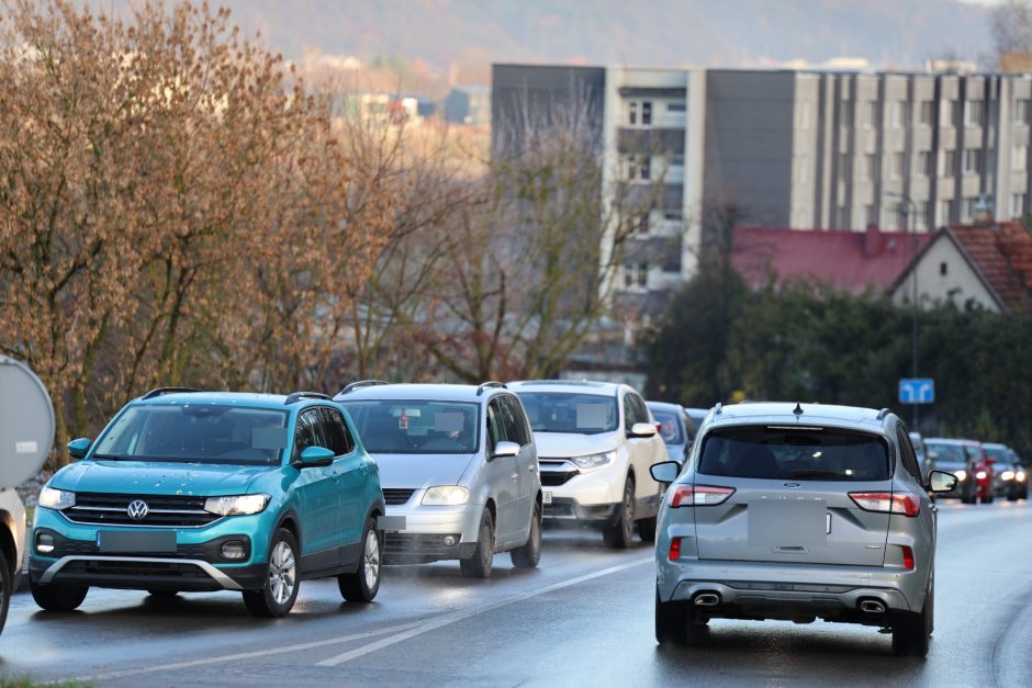 Kauno gatvėse – sudėtinga situacija: vėluoja viešasis transportas