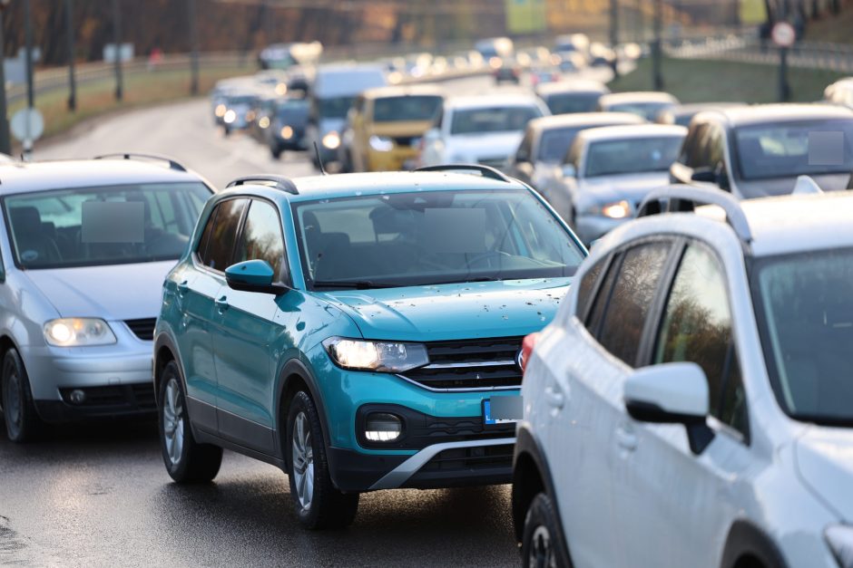 Kauno gatvėse – sudėtinga situacija: vėluoja viešasis transportas