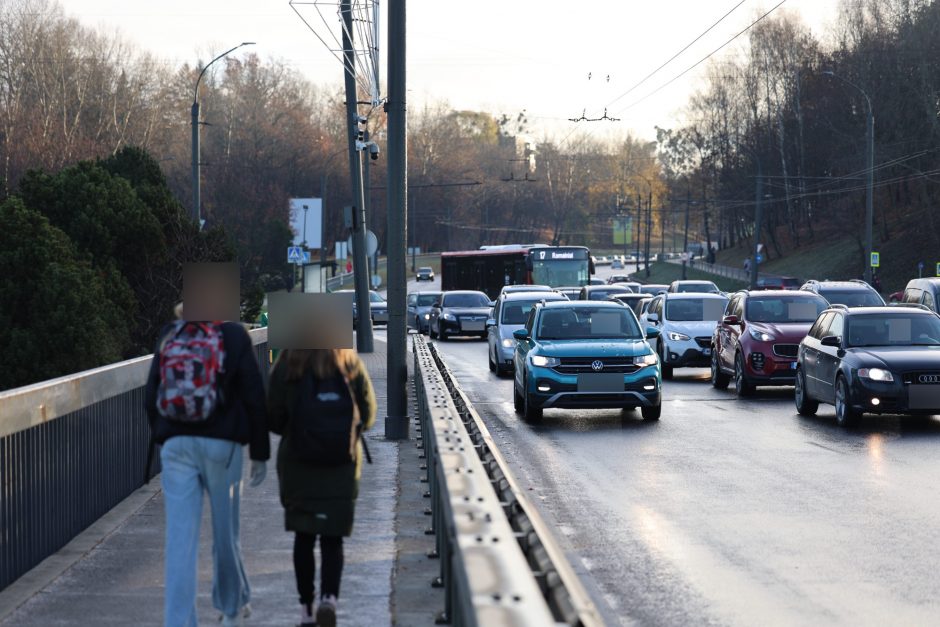 Kauno gatvėse – sudėtinga situacija: vėluoja viešasis transportas